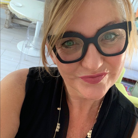 Meet your Posher, Kim - Picture 1 of 1